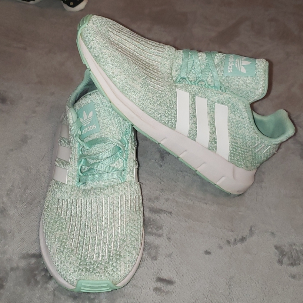 🌼ADIDAS GIRL TENNIS SHOES🌼
